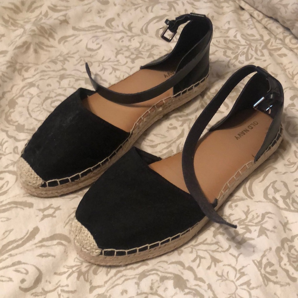 Womens black sandals Old Navy size 8
